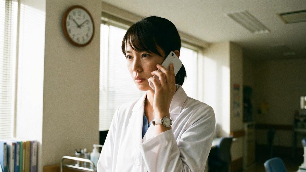 内定辞退の連絡タイミングを確認する看護師